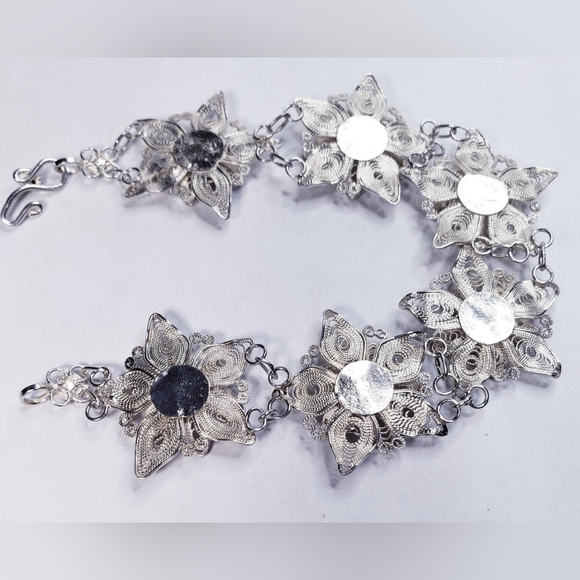 Floral Style Filigree Sterling Silver Bracelet 8" Long. - Picture 5 of 6